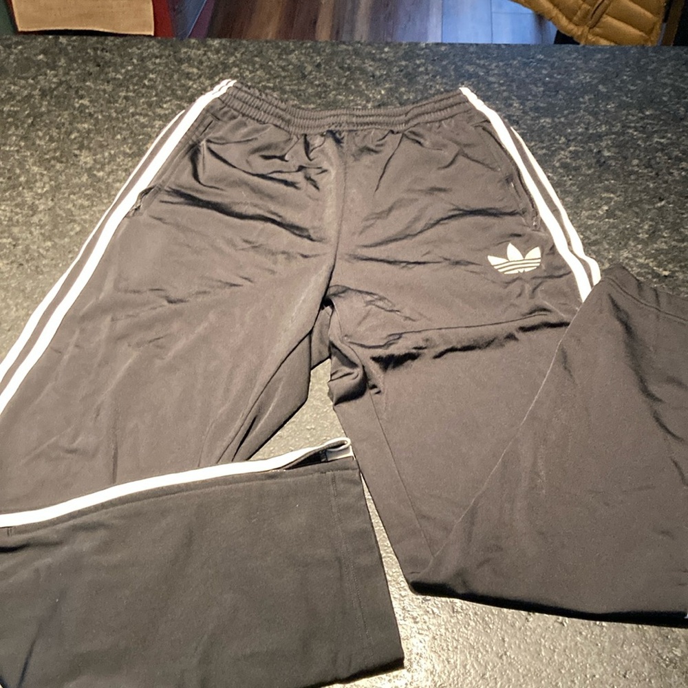 Adidas Track Pant Size M Black With White Stripes Zippered Pockets, Legs!
